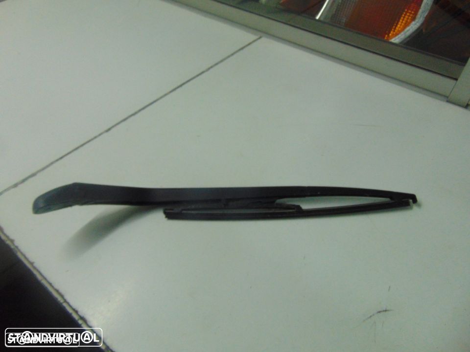 fiat punto haste do limpa vidros traseiro - 1