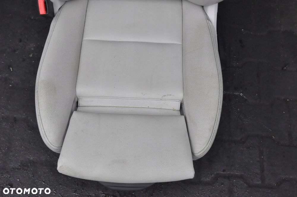 MERCEDES W176 FOTELE KANAPA JASNA SKÓRA - 11