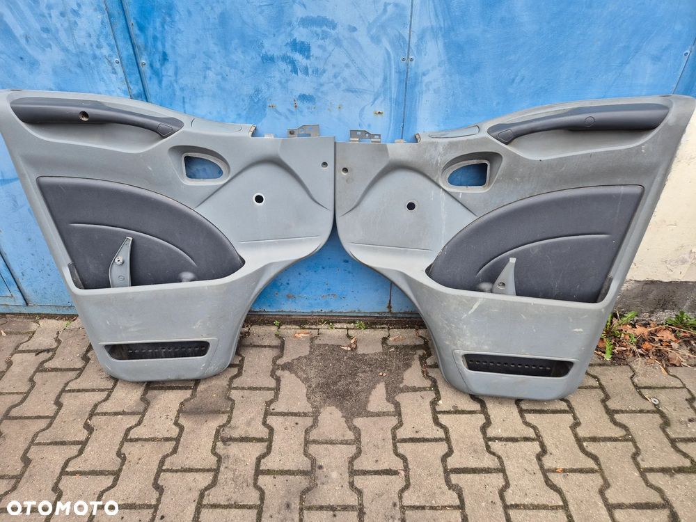 BOCZEK DRZWI LEWY PRAWY IVECO DAILY IV  06-13r. - 1