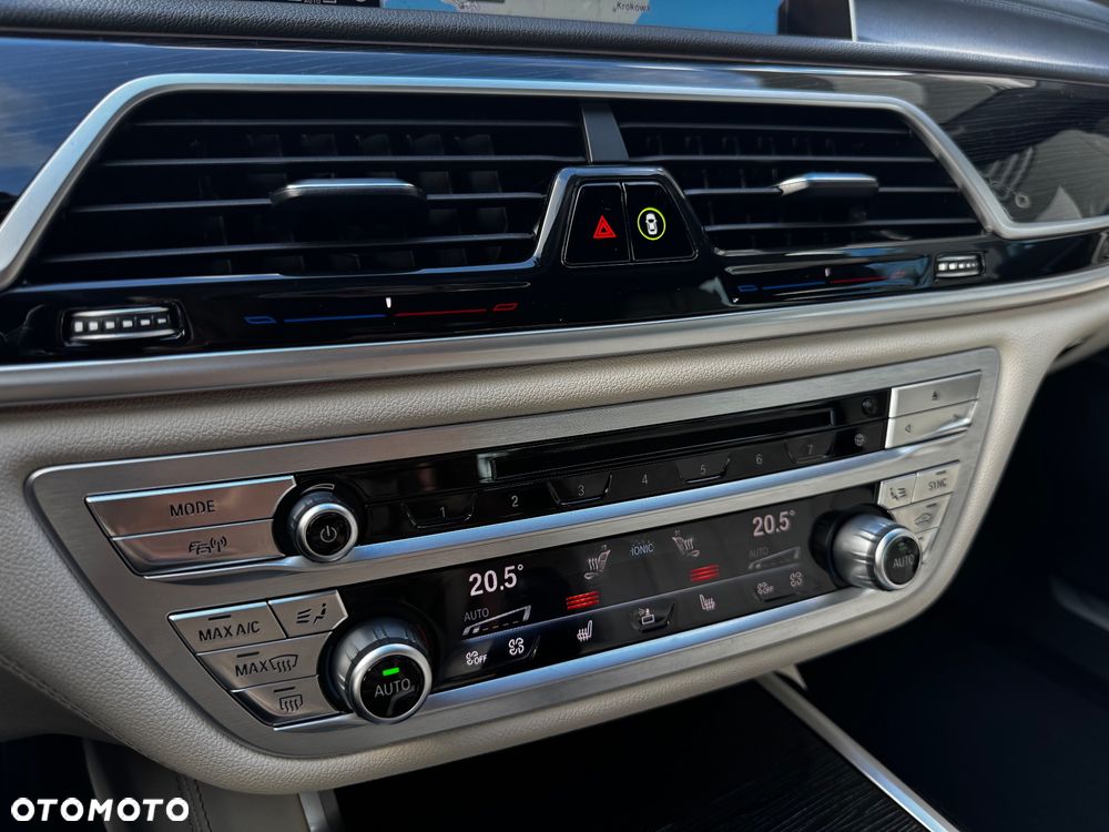 BMW Seria 7 740d xDrive - 29