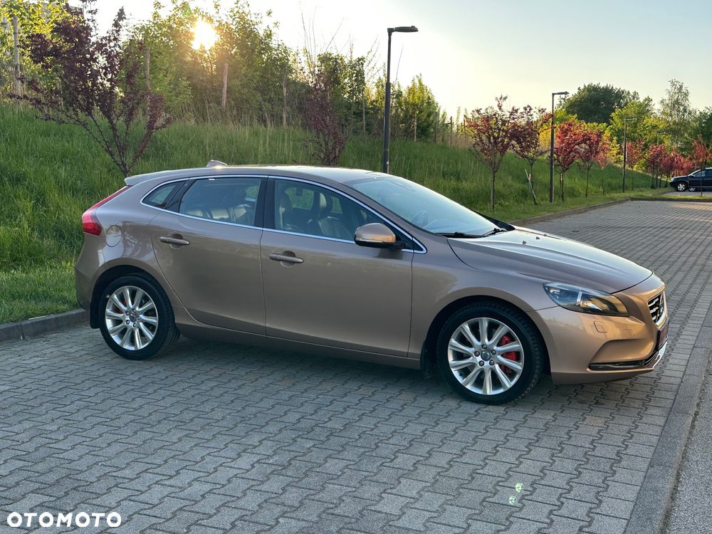 Volvo V40 D4 Inscription - 19