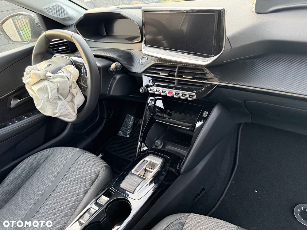 Peugeot 208 - 13