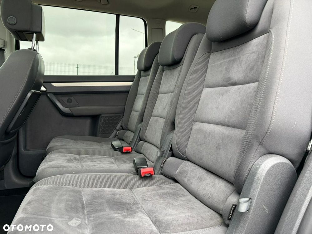 Volkswagen Touran - 19