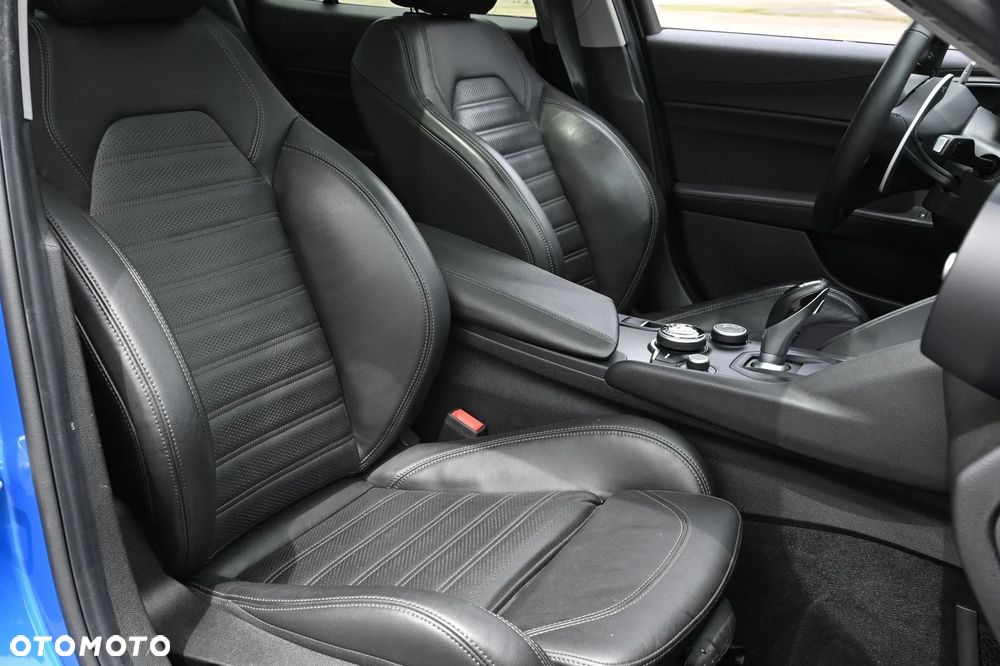 Alfa Romeo Giulia 2.0 Turbo 16V AT8-Q4 Veloce Ti - 30