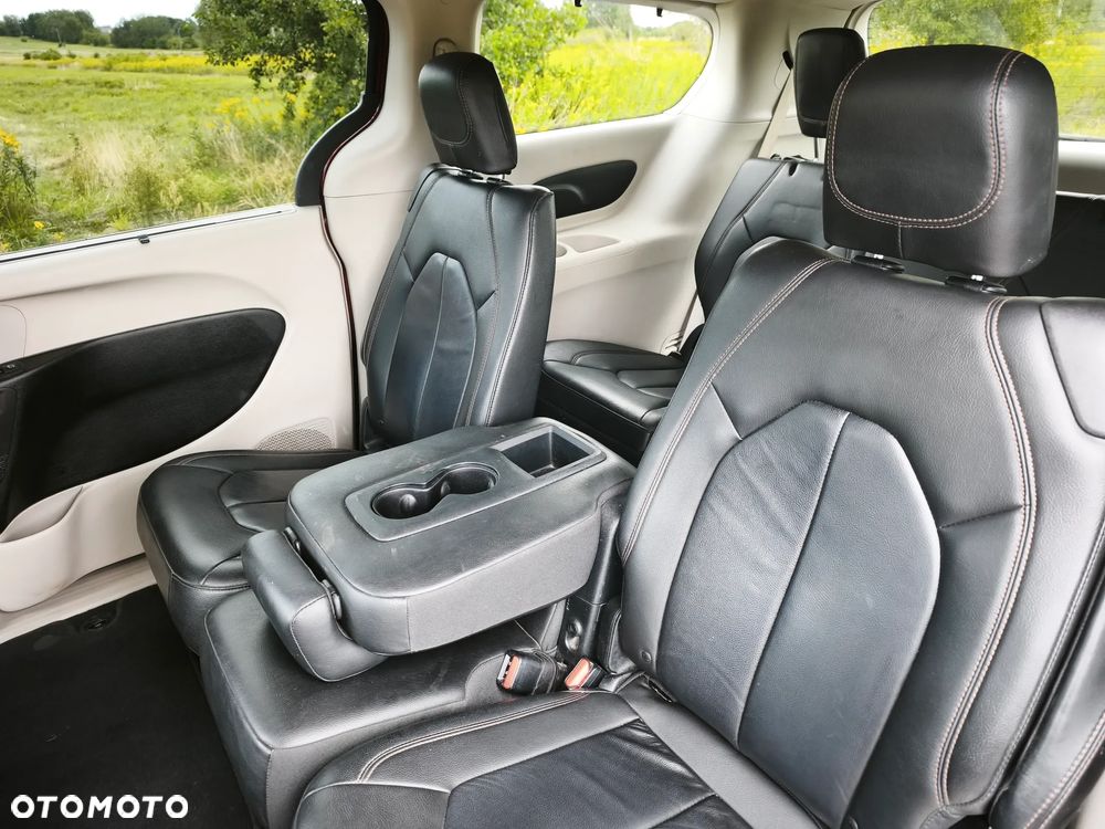 Chrysler Pacifica - 27