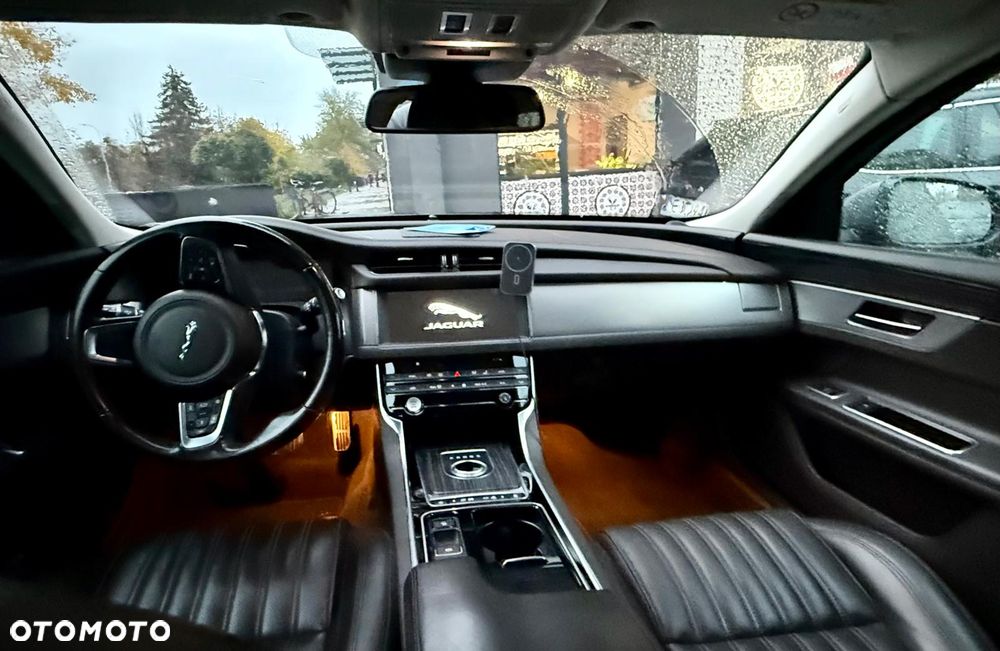 Jaguar XF 2.0 i4D AWD Prestige - 2