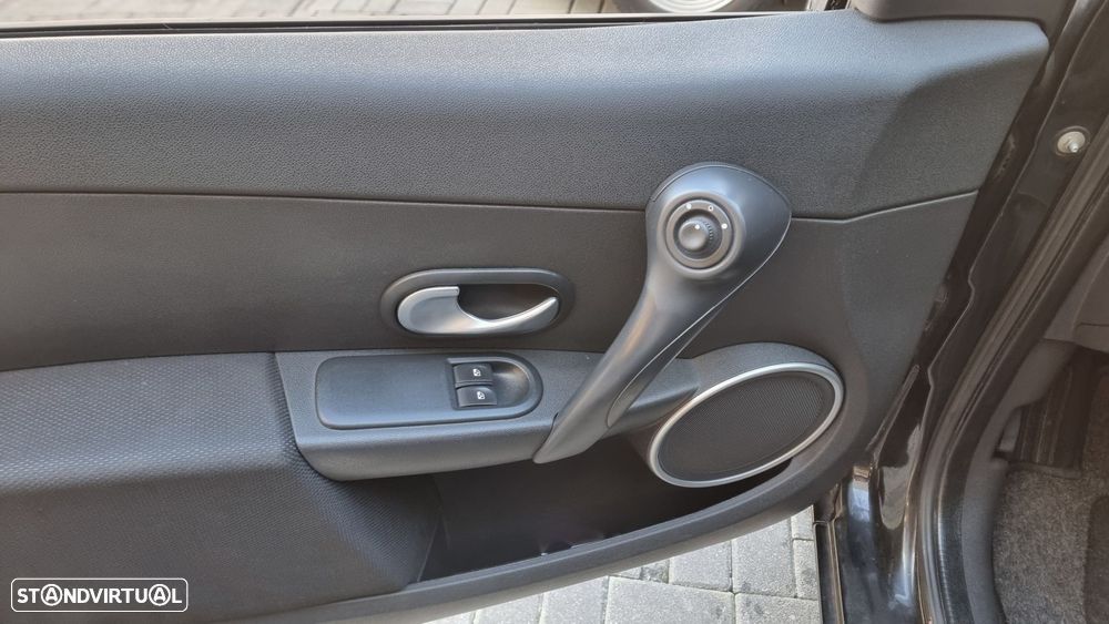 Renault Clio 1.2 16V Confort - 17