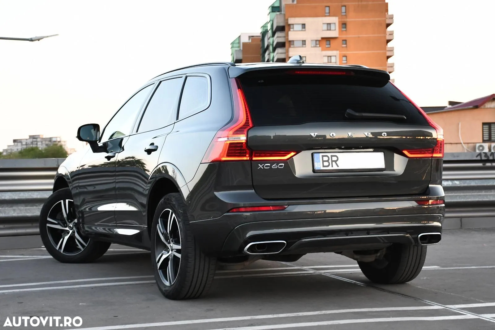 Volvo XC 60 B4 MHEV AT AWD Plus Dark - 5