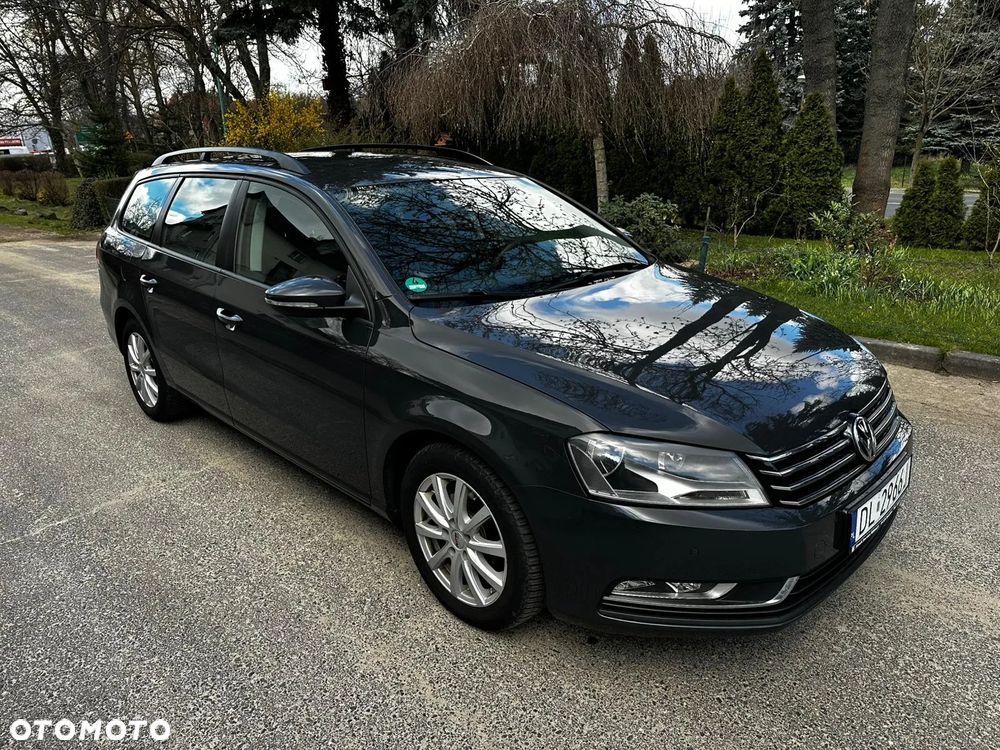 Volkswagen Passat - 1