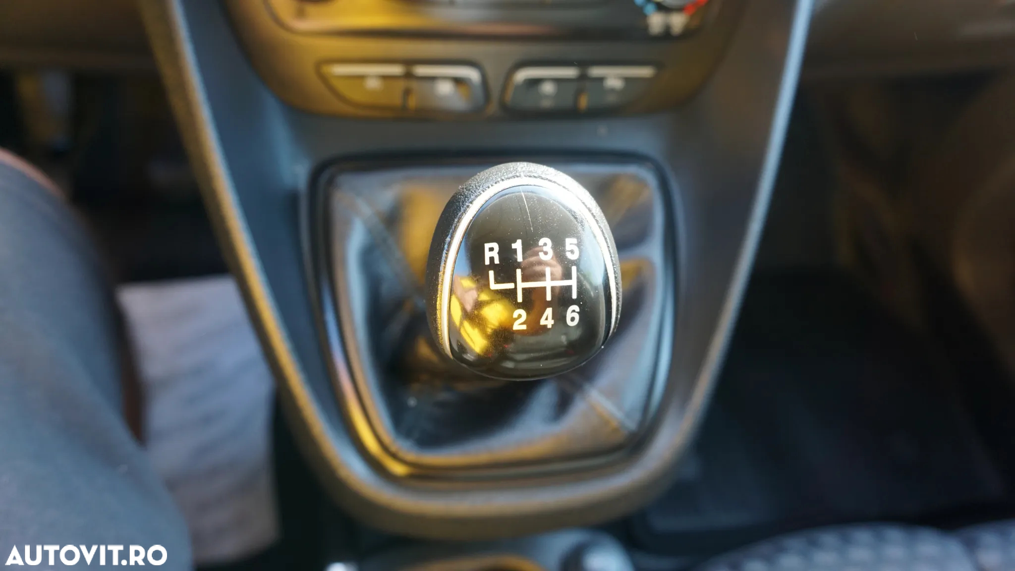 Ford Transit Connect - 22
