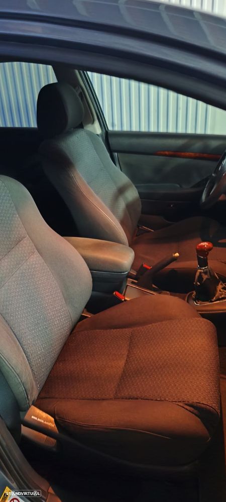 Toyota Avensis SW 2.0 D-4D - 3