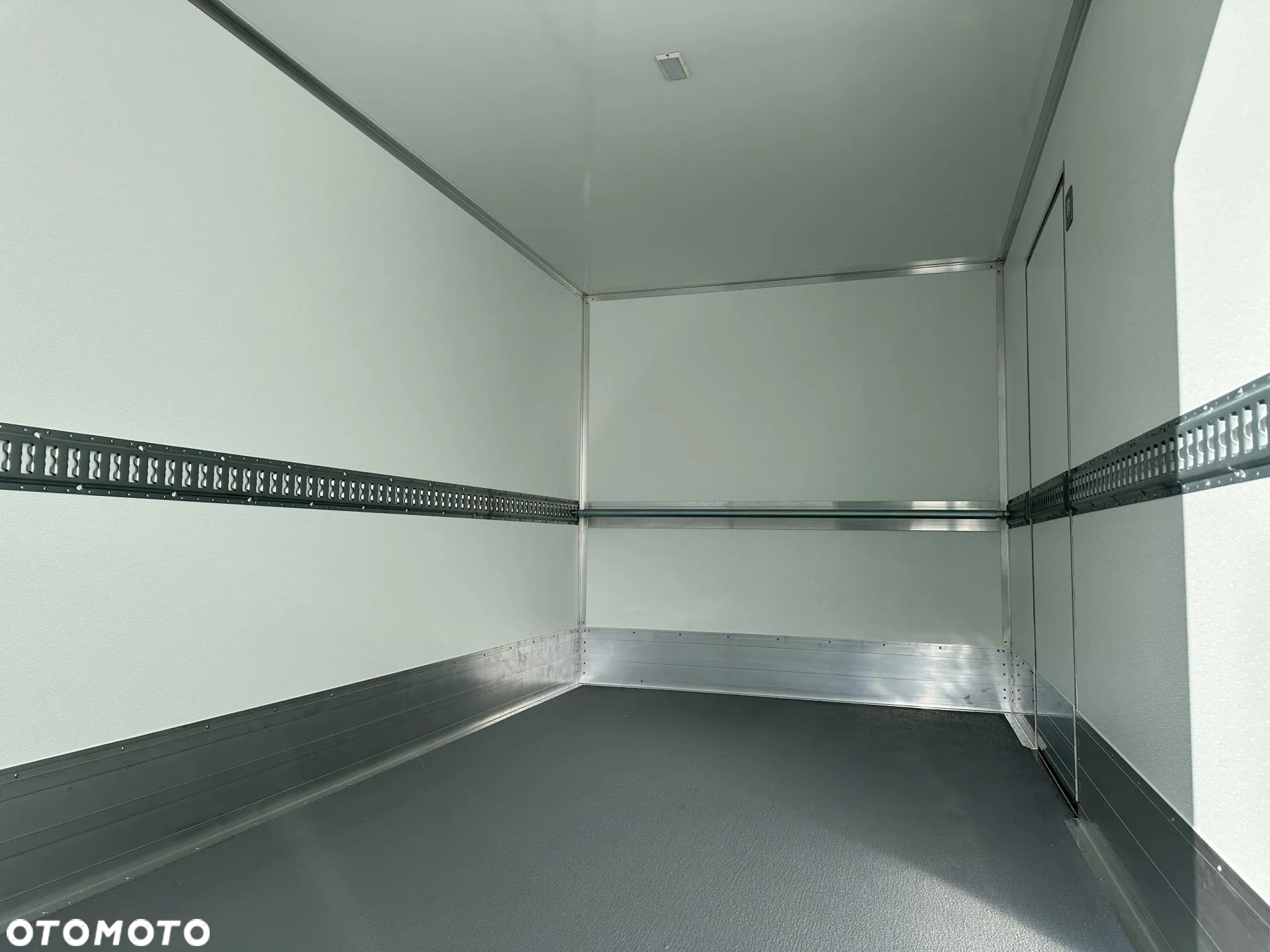 Mercedes-Benz Sprinter - 5