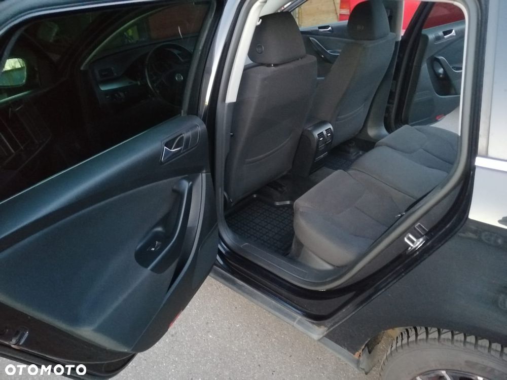 Volkswagen Passat 2.0 TDI Individual - 16