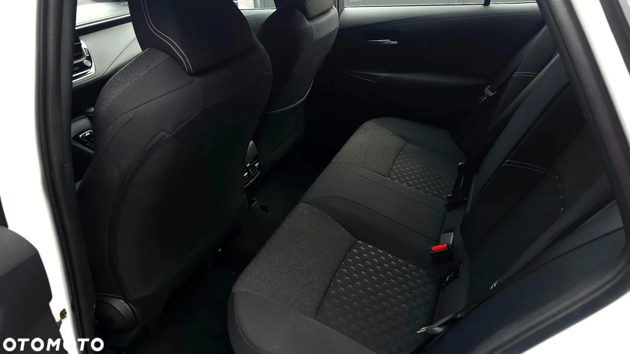 Toyota Corolla 1.8 Hybrid Comfort - 13