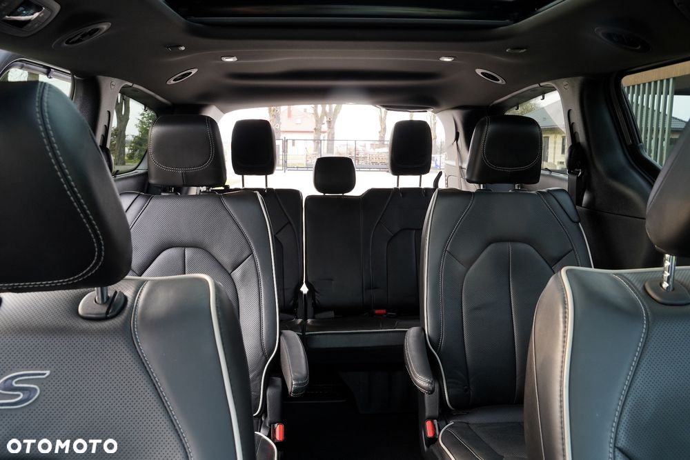 Chrysler Pacifica - 32