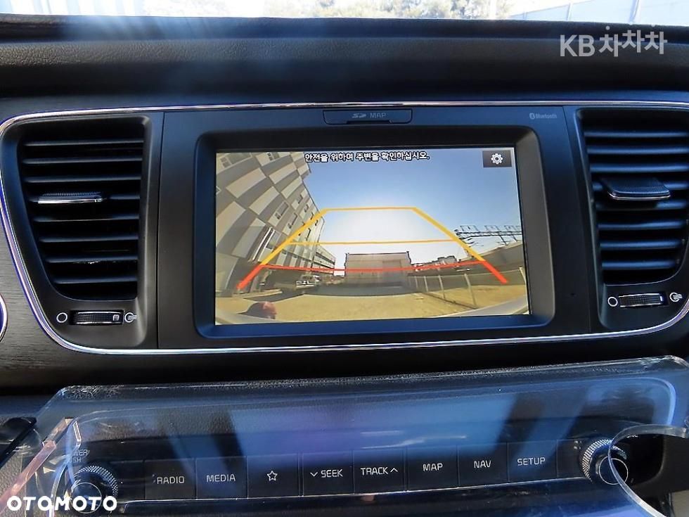 Kia Carnival - 16