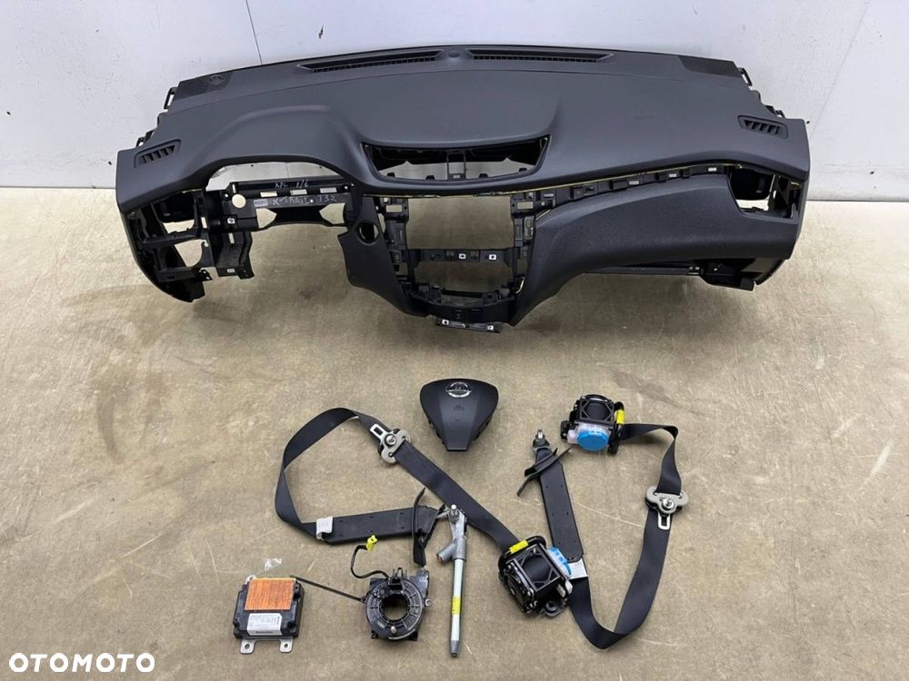 Deska rozdzielcza Nissan X-Trail III T32 Rogue 13-17r. poduszki powietrzne AIRBAG pasy - 1