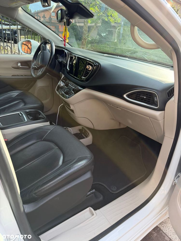 Chrysler Pacifica - 31