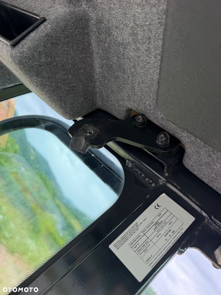 Yanmar SV18 Koparka Gąsienicowa 2 tony. Długie ramię PLUS. Szybkozłącze plus łyżka kopiąca. Rozsuwane Hydr. podwozie! Sprowadzona z Gospodarstwa Norweskiego! Maszyna jak Nowa z Salonu! 2017 rok. 1200 mtg! Gąsienice bez zużycia jak Nowe! szybka wolna jazda. Ani deka luzów i wycieków. OKAZJA Dodatkowe sekcje Hydrauliczne pod młot i wiertnice. Fabryczny lakier na podzespołach! Zebatki w pięknym stanie. Ogrzewana wentylowana Kabina. OKAZJA TANIO - 29
