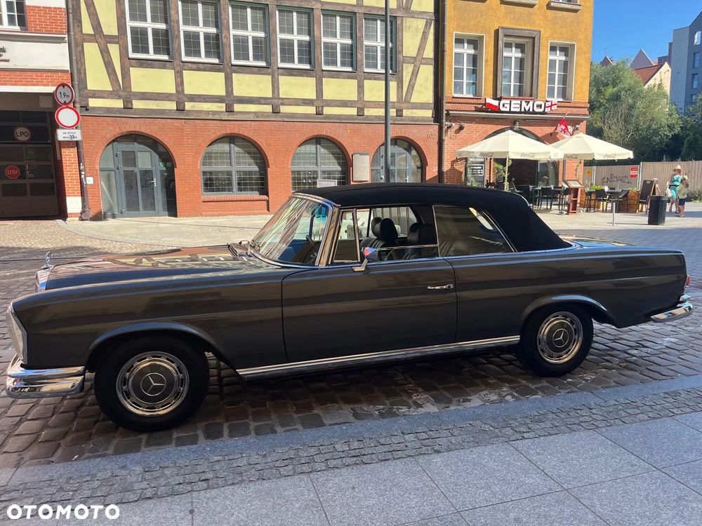 Mercedes-Benz W111 - 12