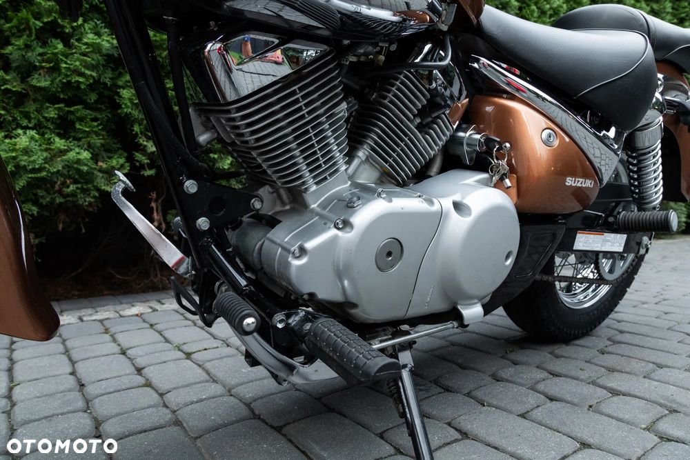 Suzuki Intruder - 8
