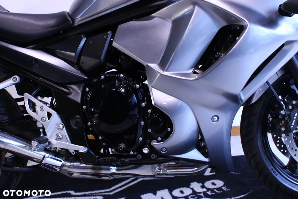 Suzuki GSX - 19