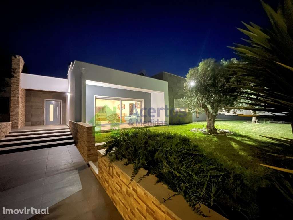 MORADIA TÉRREA COM JARDIM - Grande imagem: 2/60