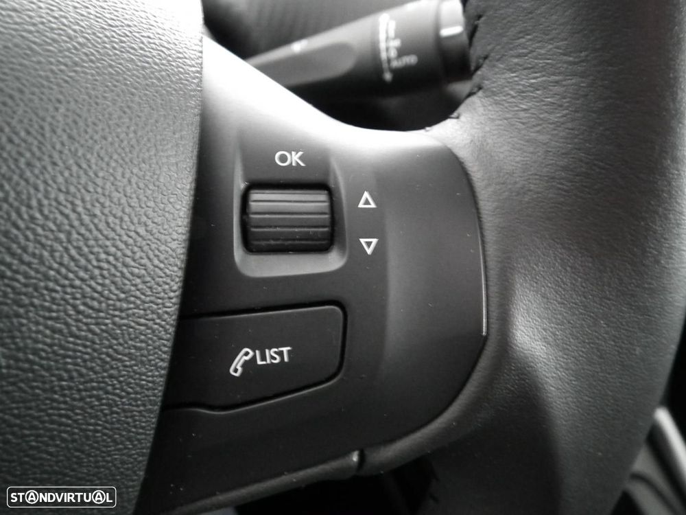 Peugeot 2008 1.6 BlueHDi Style - 25