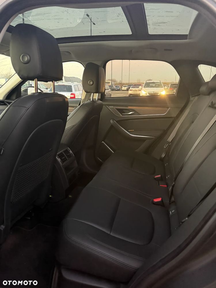 Jaguar F-Pace - 12