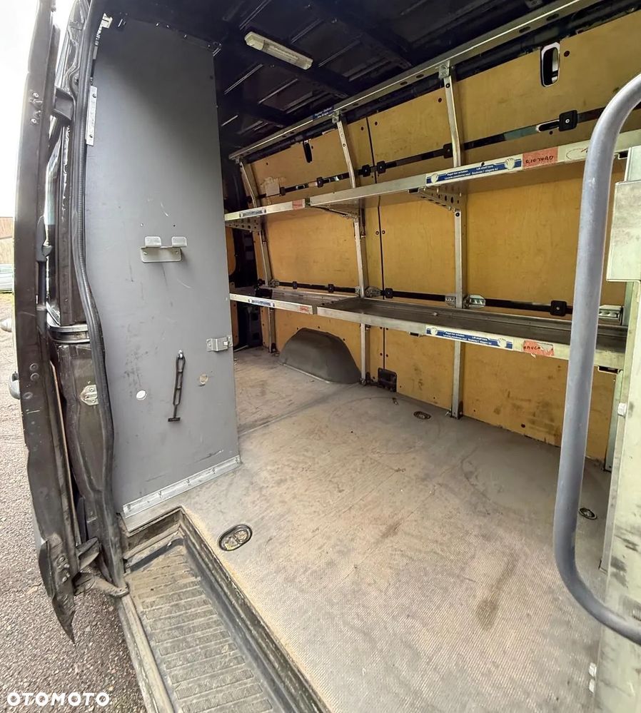 Mercedes-Benz Sprinter - 24