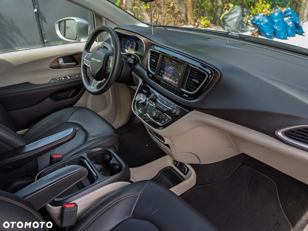 Chrysler Pacifica - 14