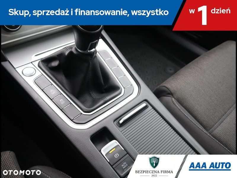 Volkswagen Passat - 17