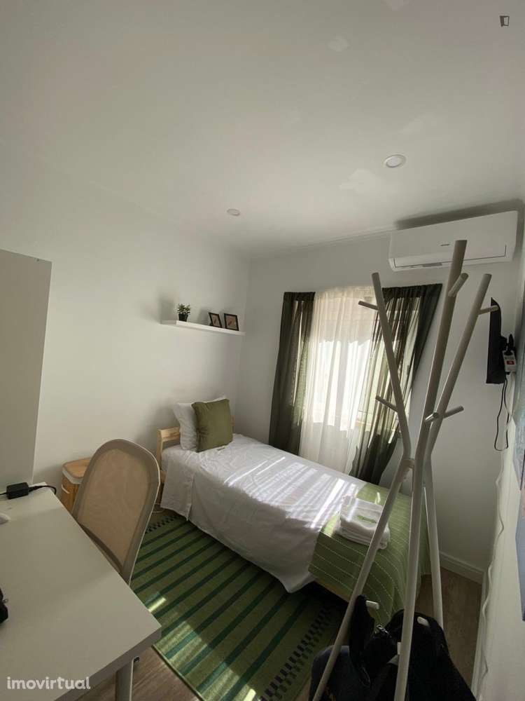 Quarto - localizado em Almada Lisbon - Grande imagem: 4/9