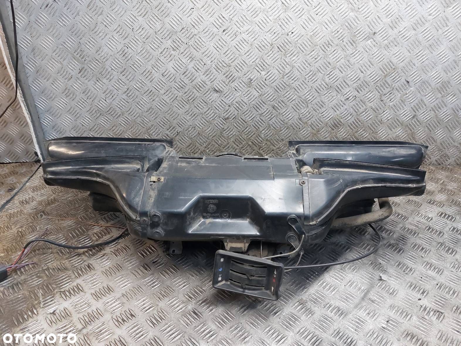 OBUDOWA NAGRZEWNICY + PANEL NAWIEWU MERCEDES-BENZ T1 KACZKA 9225212117 - 1