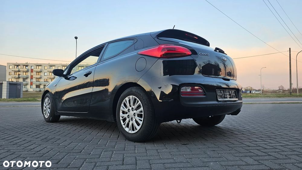Kia Ceed 1.4 CVVT Dream Team Edition - 32