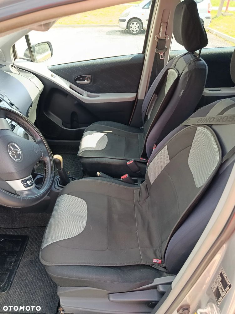 Toyota Yaris - 10