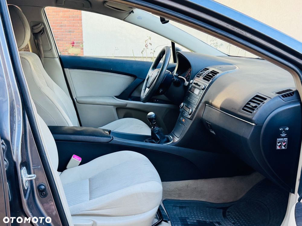 Toyota Avensis 2.0 D-4D Sol plus - 28