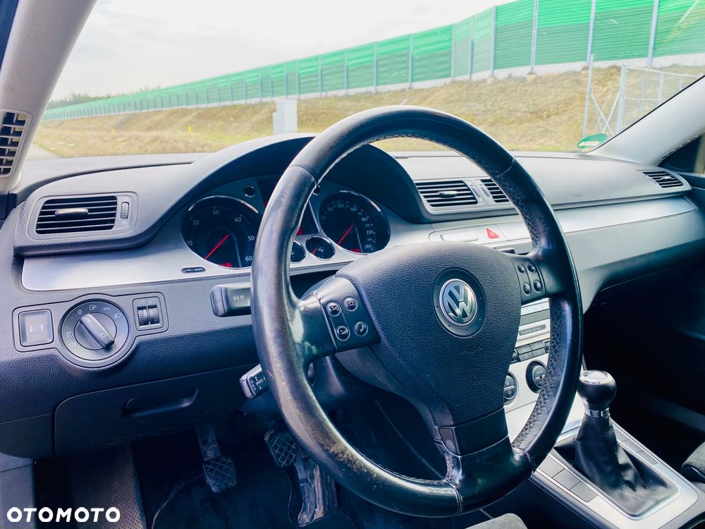 Volkswagen Passat 2.0 TDI Highline - 30