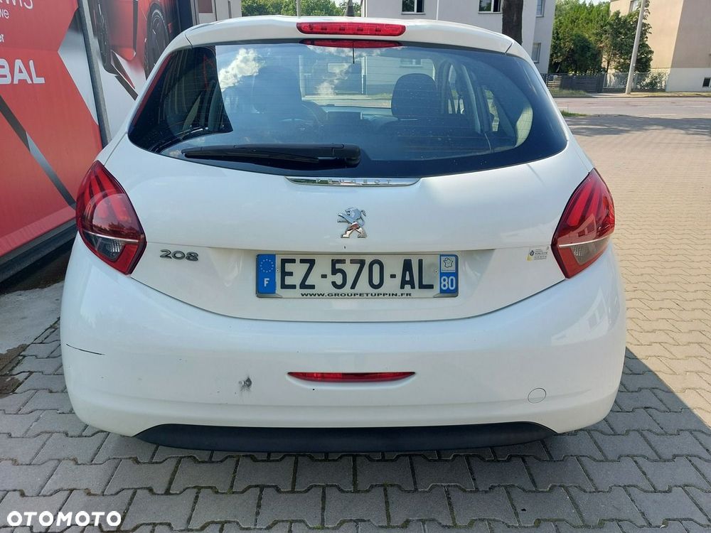Peugeot 208 - 8