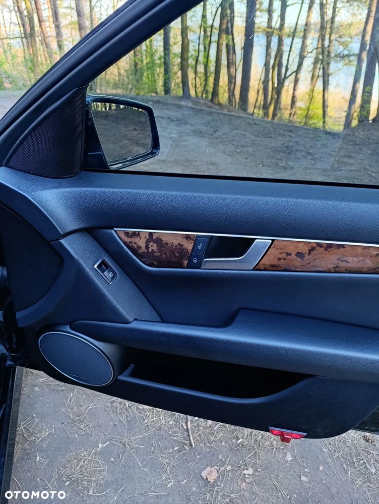 Mercedes-Benz Klasa C 350 Elegance 4-Matic - 23
