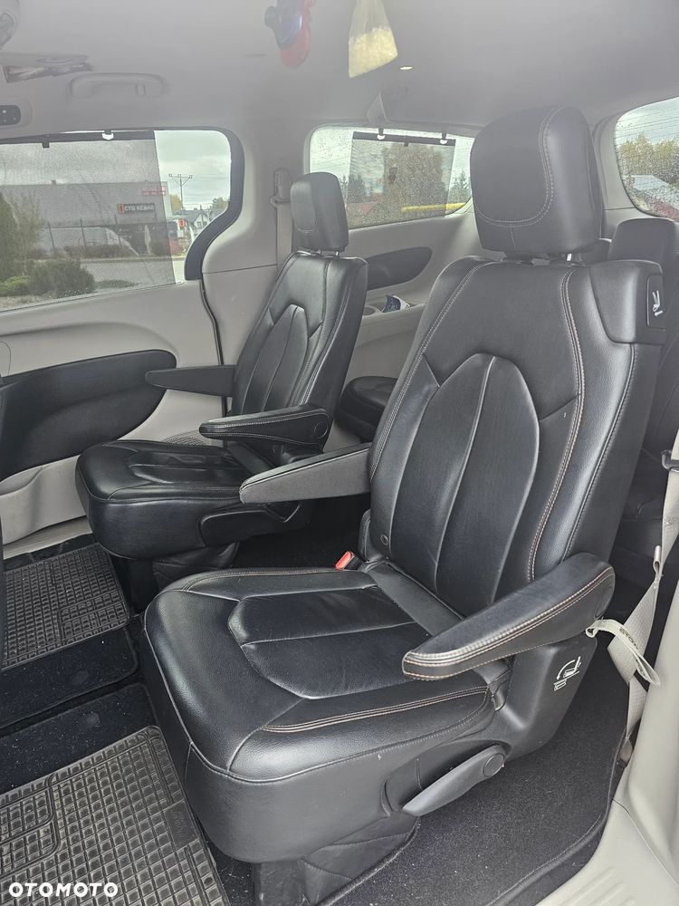 Chrysler Pacifica - 10