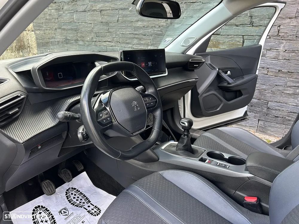Peugeot 2008 1.2 PureTech Allure - 11
