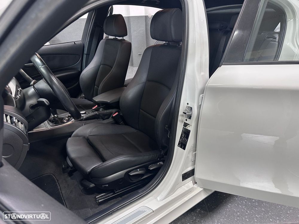 BMW 118 d Pack M - 21