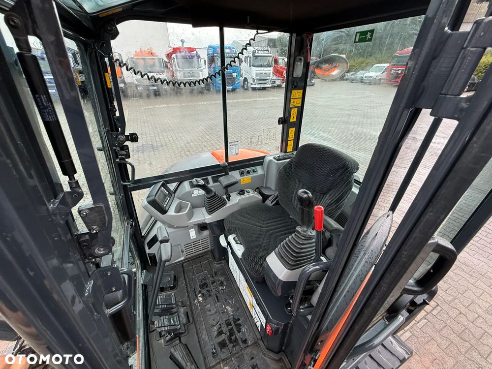 Komatsu PC58MR-5E0 - 9