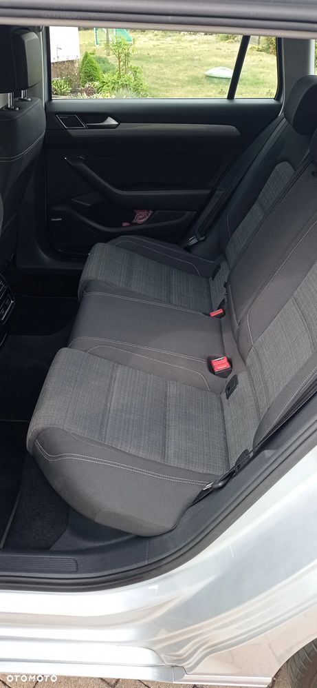 Volkswagen Passat Variant 2.0 TDI SCR DSG Business - 21