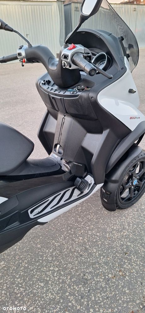 Piaggio MP-3 - 18