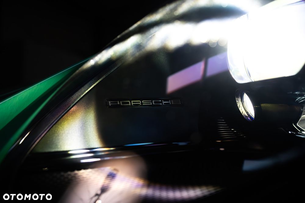 Porsche 911 Carrera 4 GTS - 24