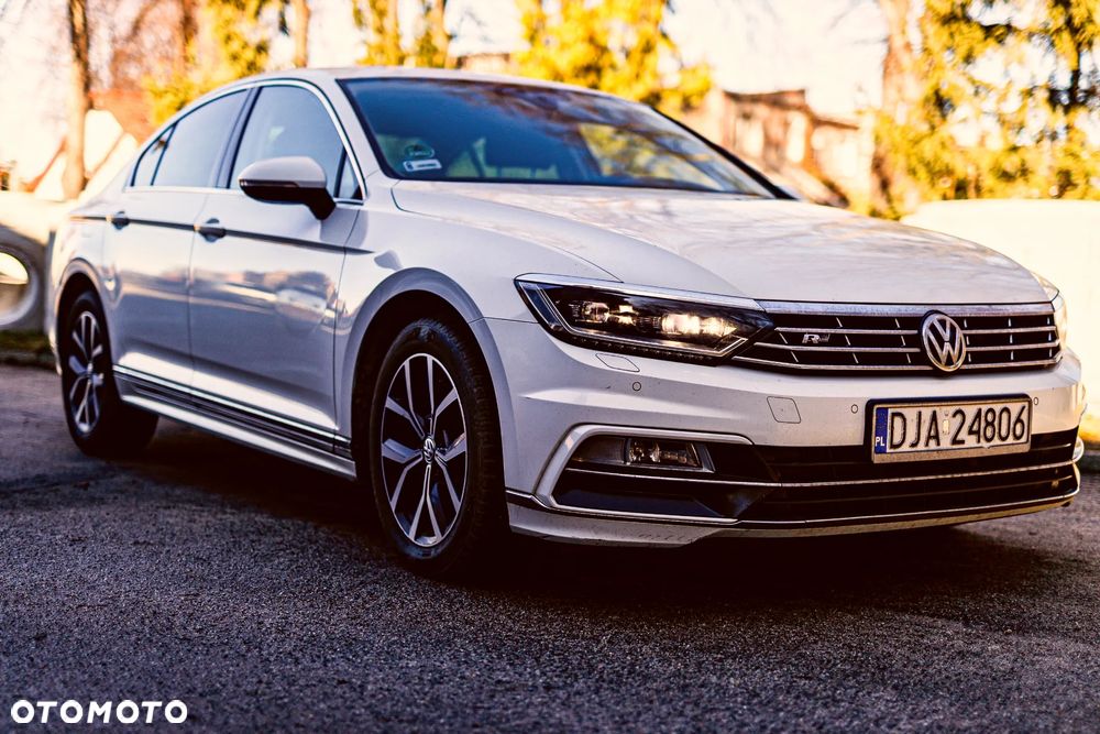 Volkswagen Passat - 1