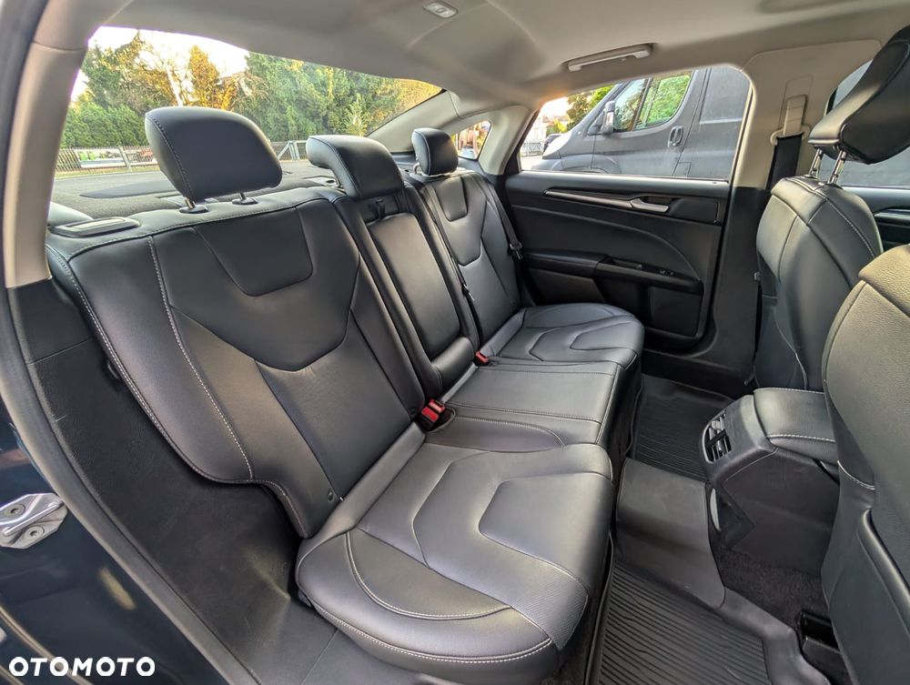 Ford Fusion - 27