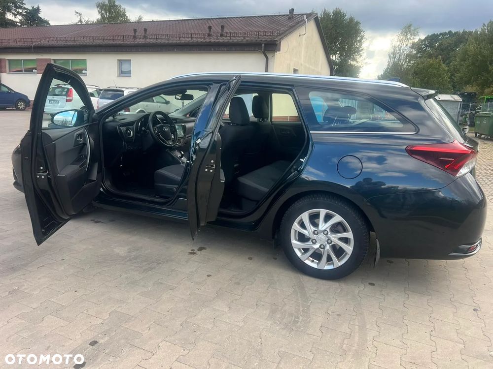 Toyota Auris 1.8 HSD Luna - 3